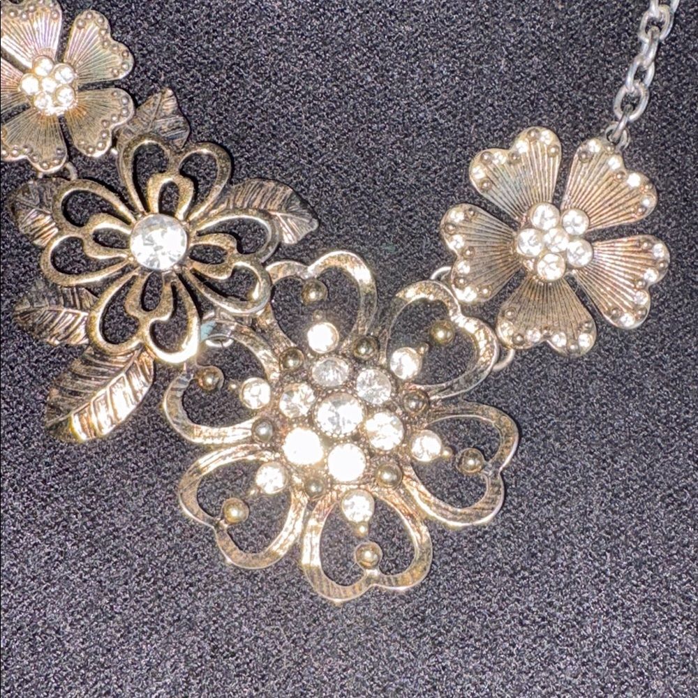 Premier Design Rhinestone Flower Necklace Goldtone - Picture 4 of 7